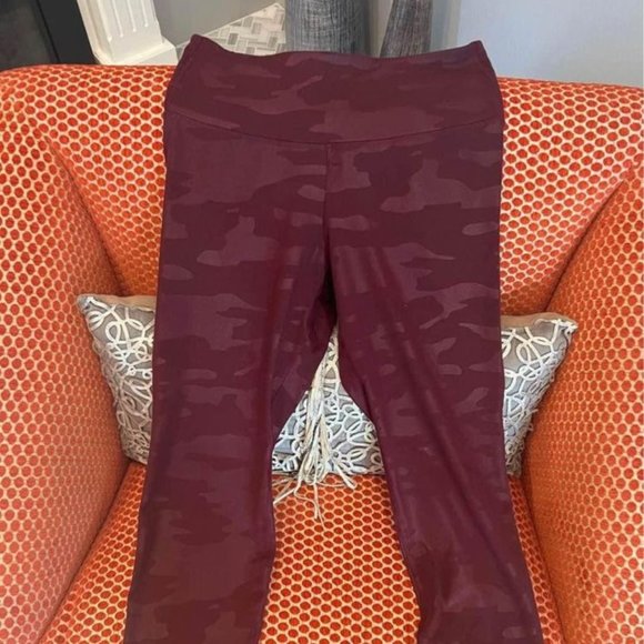 Old Navy Pants - Old Navy Active Legging Burgundy Camo Size M